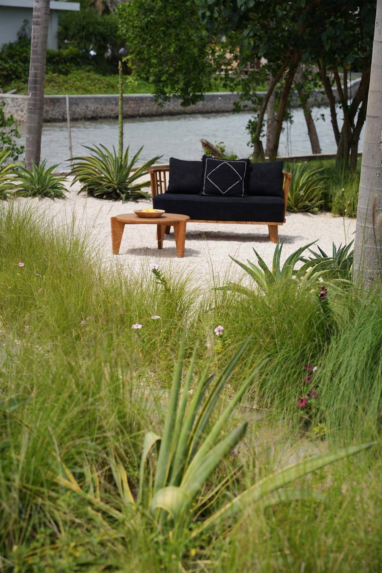 The Malawi Two Seater - Natural Black